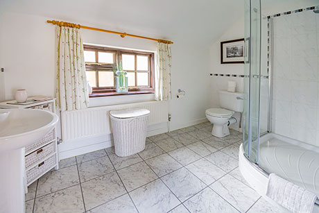 Woodview Cottage Bathroom